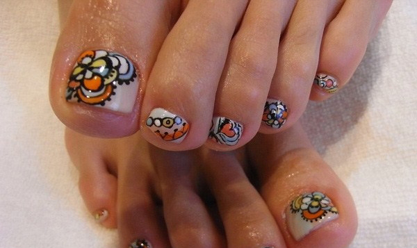 Amazing-Flower-Motive-in-Cute-Toe-Nail-Design-for-Special-Girls-Copy