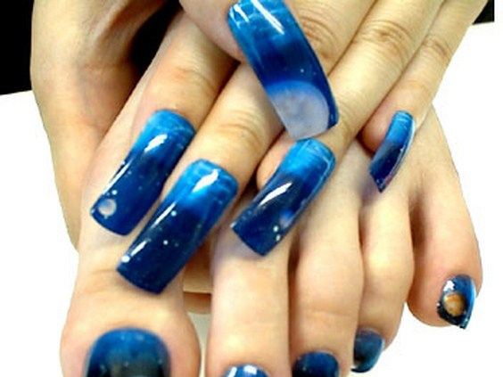 aquatic-blue-airbrush-nail-art-Copy