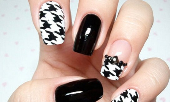 Nail-Express-Paint-Your-Nails-Black-And-White6-Copy