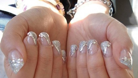 Simple-Glitter-Wedding-Nail-Design-for-Beginners-Copy