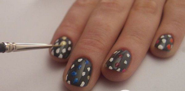 3-leopard-nail-art-how-to-white-blue-red-yellow-spots-w724-Copy
