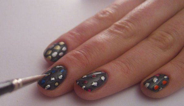 4-leopard-nail-art-how-to-white-spots-nail-brush-w724-Copy