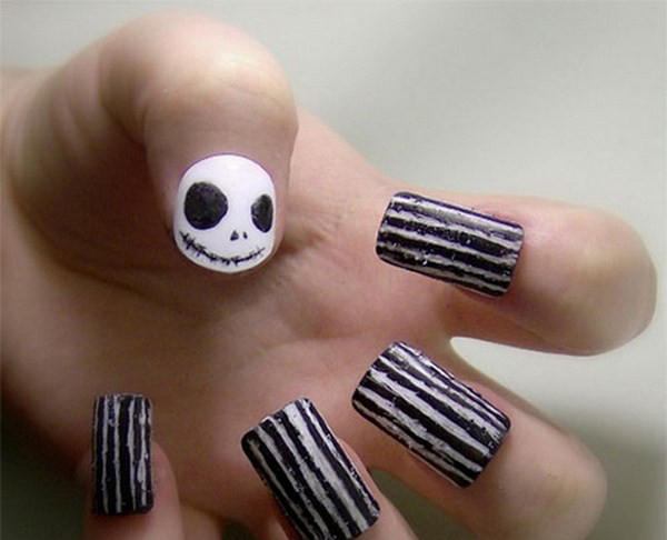 Awesome-Yet-Scary-Halloween-Nail-Art-Designs-Ideas-2013-2014-7-Copy1