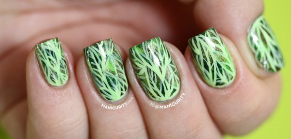 monochrome-green-mosaic-nails-leaf-nail-art-1-Copy