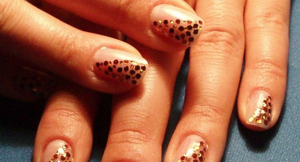 short-nail-diy-nail-art-design-with-gold-stone-for-women-nail-dnail.in-Copy