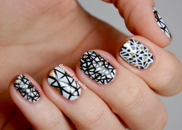 black-and-white-triangle-geometric-nail-art-1 (Copy)