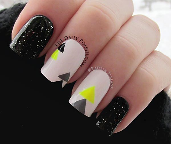 triangle-accent-nails-black-glitter-artistic-nails (Copy)