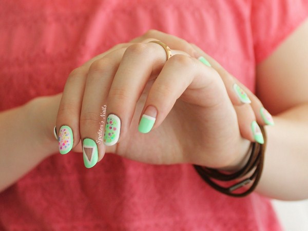 Neon_Mint_Glitter_Cut_Out_Outlined_Nails_B (Copy)