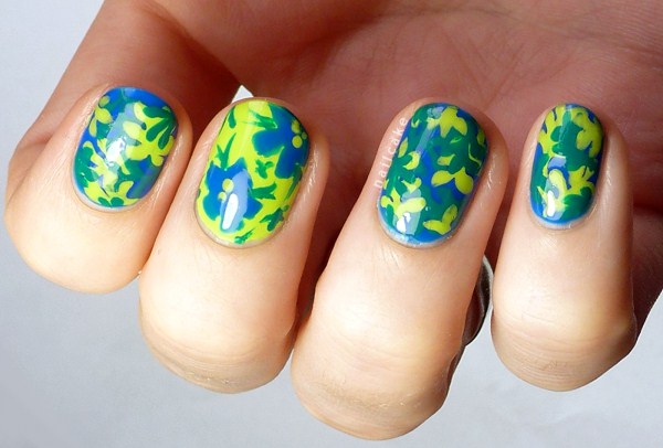 general-enchanting-tropical-flowers-nail-art-design-idea-with-blue-and-yellow-colors-idea-nail-art-club-600x406 (Copy)