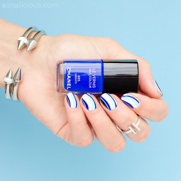 elegant-blue-nail-art