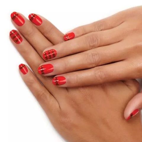 square-1441208424-gilded-red-nail-art-essie
