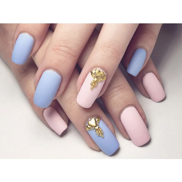 Elegant-pink-and-blue-nails-by-@themermaidpolish