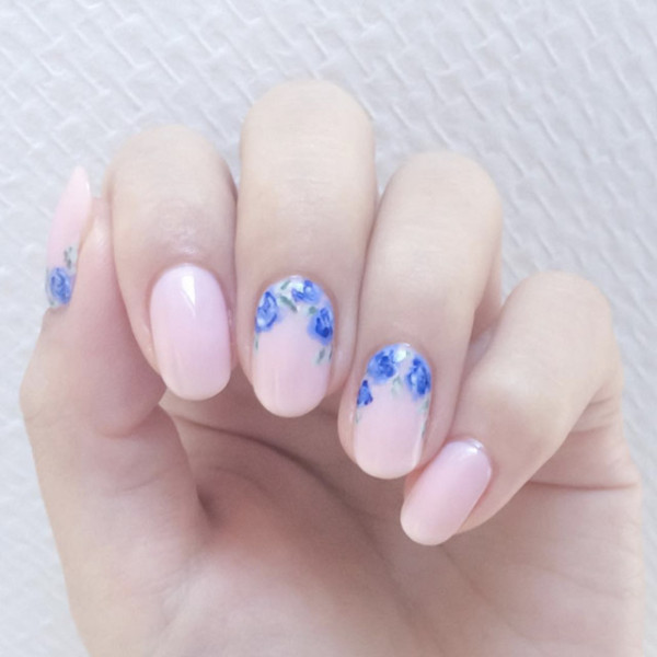 Floral-manicure-by-@chouchou_nails