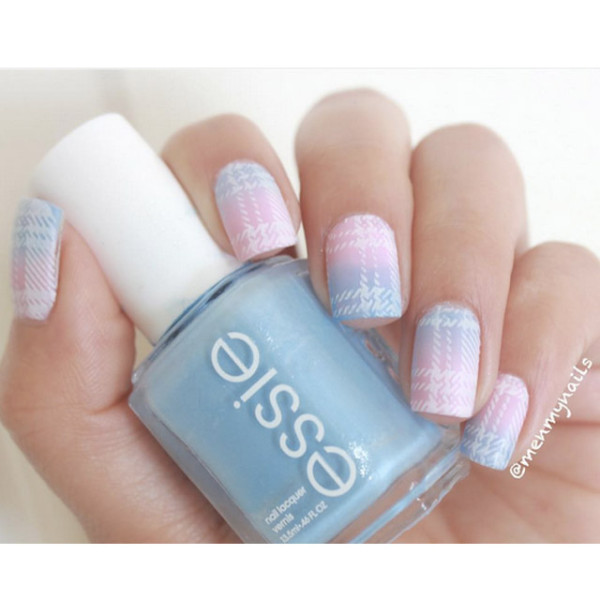 Gradient-with-Checkered-pattern-nails-by-@menmynails