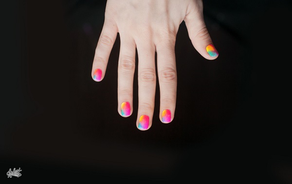 neon-and-geometric-nail-art-idea