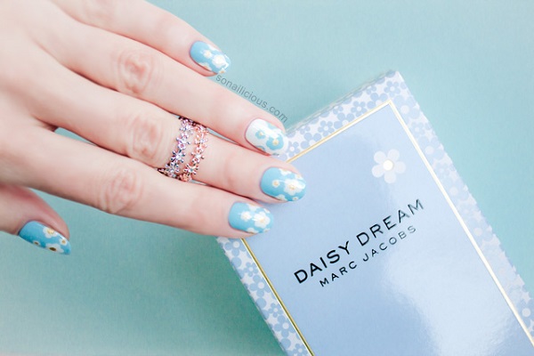 Marc-jacobs-daisy-dream-nails-how-to-1