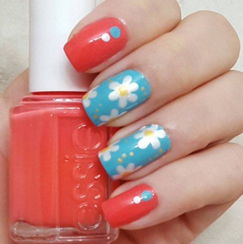daisy-and-red-nail-art