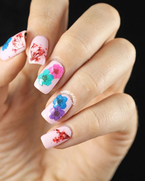 real-dried-flower-nail-art-1
