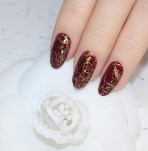 red-gold-rose-manicure