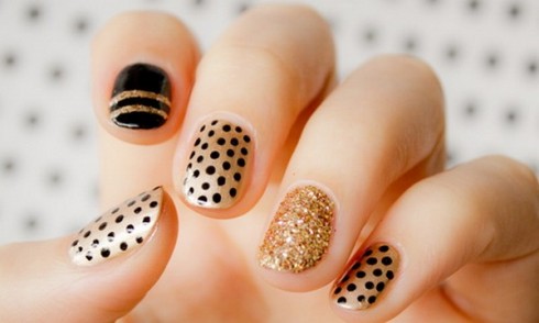 most-versatile-nail-designs-for-this-holiday-season-490x294