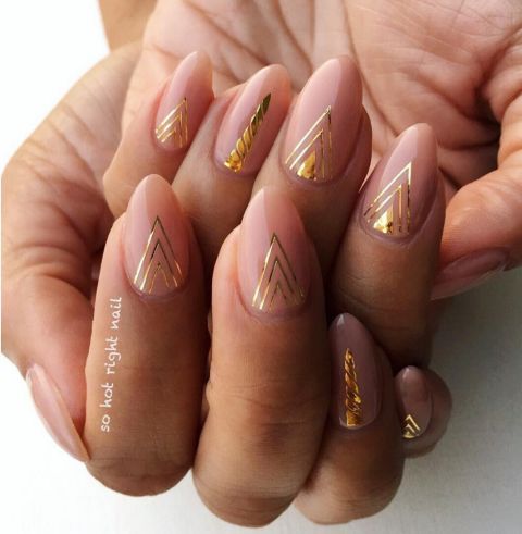 nude-and-gold-nail-art