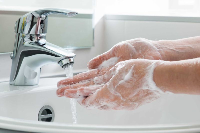 rửa tay đúng cách để chắm sóc bàn tay