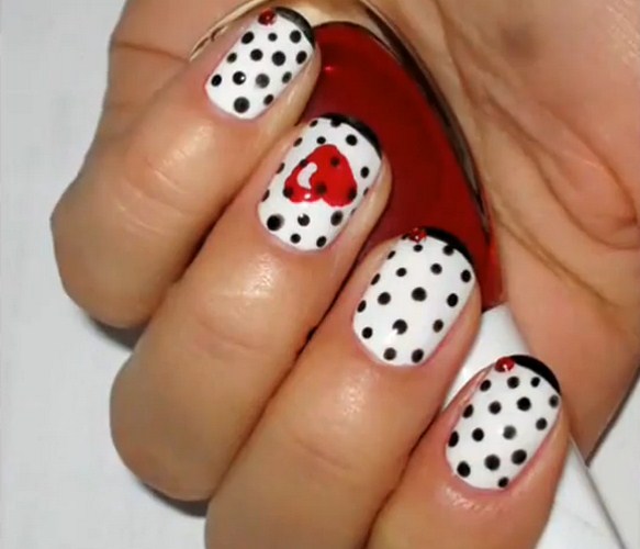 Cute-Black-White-and-Red-Nail-Art-Design (Copy)