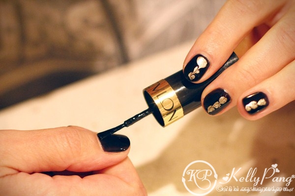 DIY-manicure-gold-and-black-party-nails-easy-beautiful-nails (Copy)