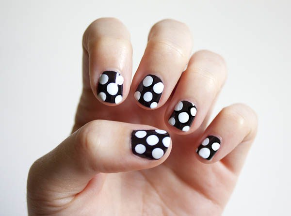 How-to-easily-add-polka-dots-on-your-nails (Copy)