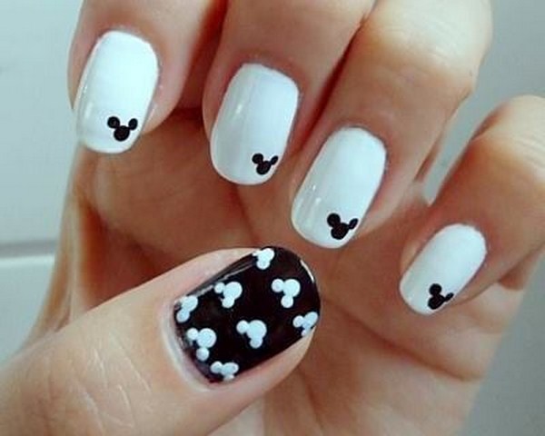 black_and_white_mickey_mouse_nails-5392 (Copy)