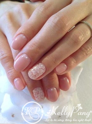 embedded_natural-nail-art-with-accent (Copy)