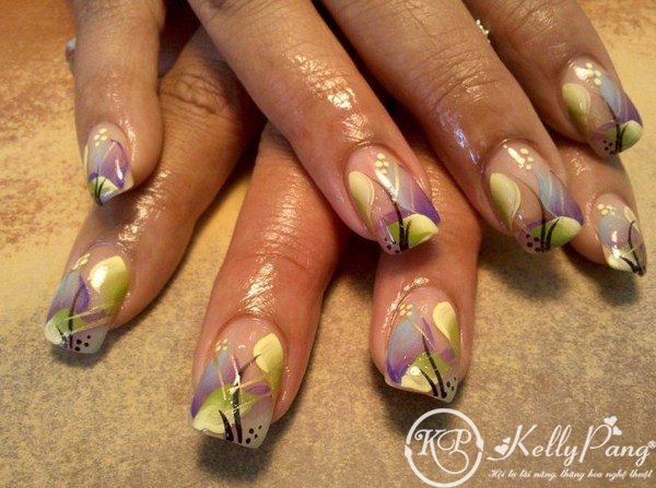 hand-painted-abstract-floral-nail-art-beautiful-nail-art-for-women-design-657x490 (Copy)