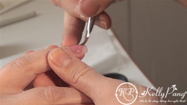 how-to-maintain-gel-nails.WidePlayer (Copy)
